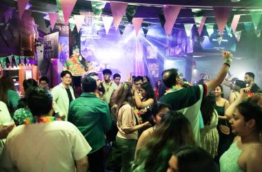 Wittenborg Kicks Off Summer with Lively Celebration at The Old Irish Pub
