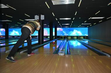 Wittenborg Brings Students Together with Bowling Night and International Food Party 