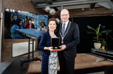 Maggie Feng Receives Silver Medal of Honour from Municipality of Apeldoorn  