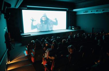 Master’s Thesis Sheds Light on Differences Between Cinema and Streaming Experiences