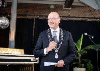Maggie Feng Receives Silver Medal of Honour from Municipality of Apeldoorn  